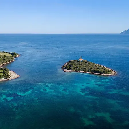 Villa Vistafar - Private Pool & Only 50m To The Sea *